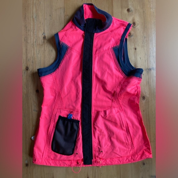 Brooks Women's Nightlife Essential Run Vest Bright Pink/ Anthracite Small EUC - Picture 12 of 14